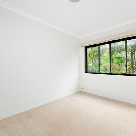 Spacious Two-Bedroom Apartment in the Heart of Glebe - Photo 5