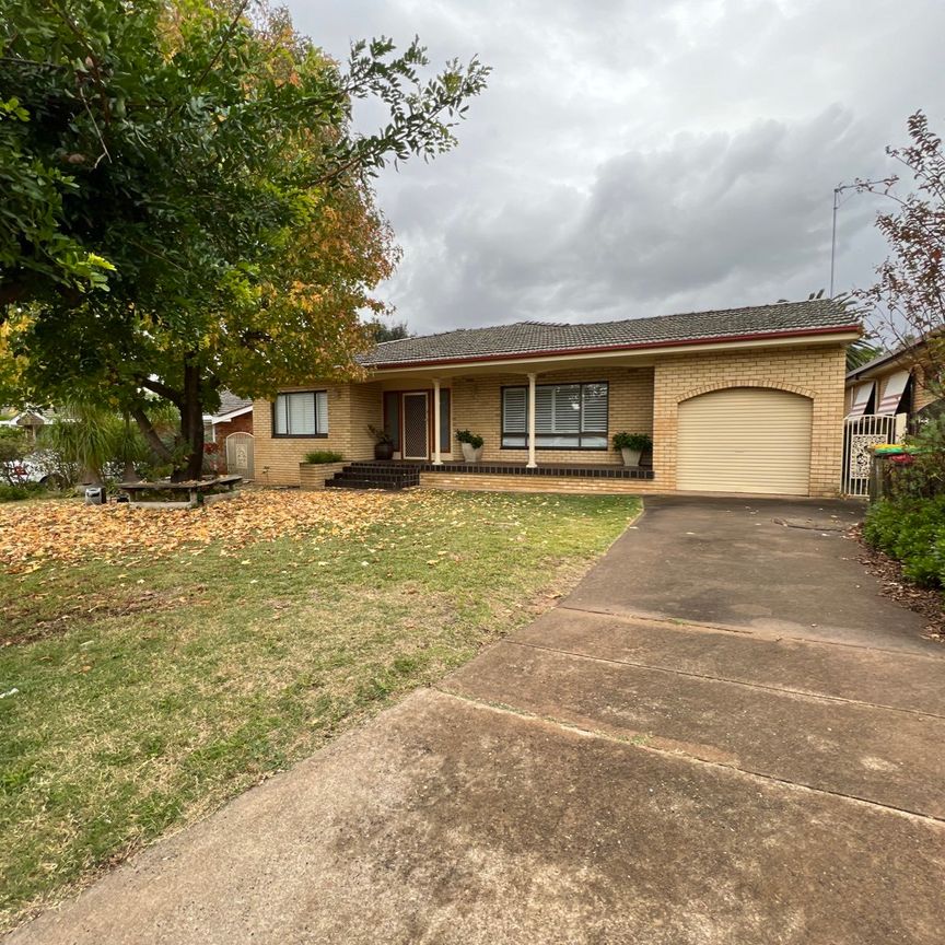 Large Family Home In South Dubbo - Photo 1