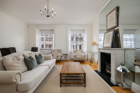 A spacious one-bedroom apartment with lift access in Belgravia - Photo 2