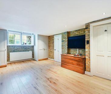 3 bedroom flat to rent - Photo 2