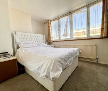 3 Bedroom House - Mid Terrace To Let - Photo 5