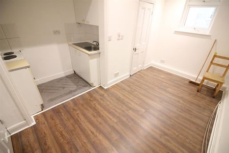 Madeley Road, London - Photo 4