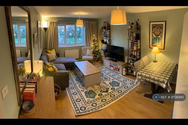 2 bedroom flat to rent - Photo 1