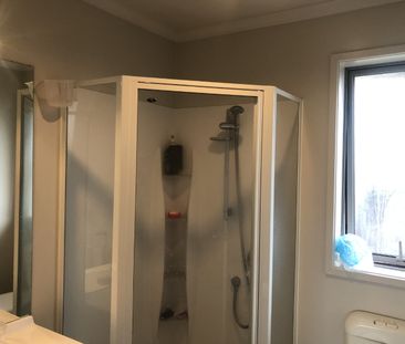 Lovely 4/5 bedroom, 2 bathroom property. - Photo 6