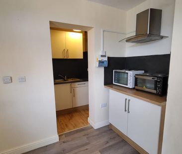Room 14, Britannia House, DN4 - Photo 2