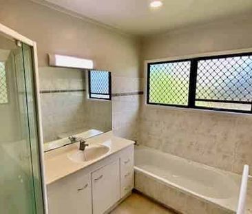 4 bedroom 2 bathroom in Chatswood - Photo 5