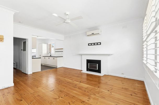 Picture Perfect - Tree Lined Street, Charming Two Bedroom Home - Photo 1