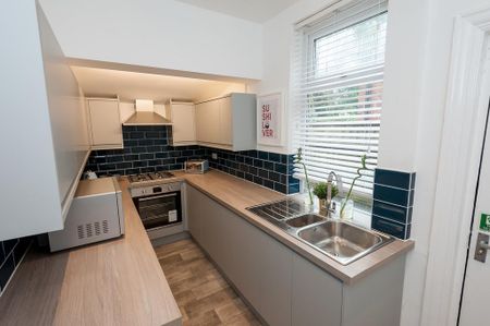 6 bedroom semi-detached house to rent - Photo 5