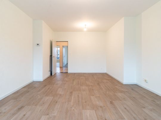 Volledig gerenoveerd appartement met autostaanplaats! - Photo 1