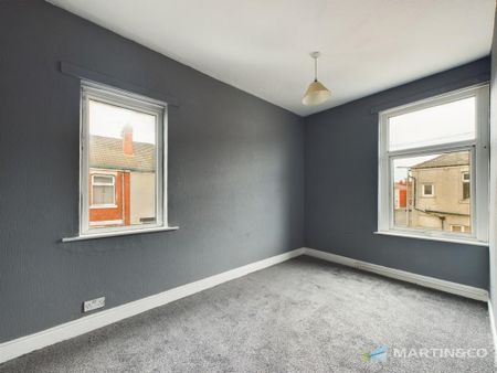 2 bedroom end of terrace house to rent - Photo 2