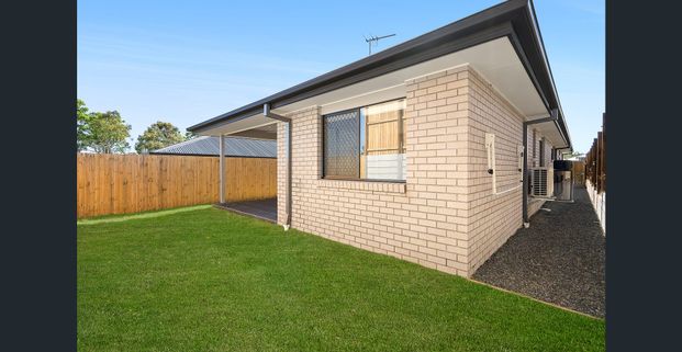 Beautiful Home in Pebble Creek Estate! - Photo 1