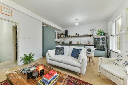 1 bedroom in a house share to rent - Photo 2