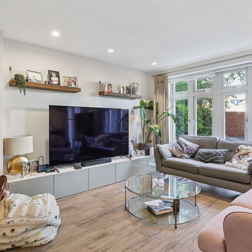 Thames Street, Weybridge, Surrey, KT13 - Photo 1