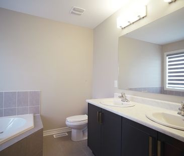 For Lease - 242 Springfield Crescent, Clearview, Ontario - Photo 1