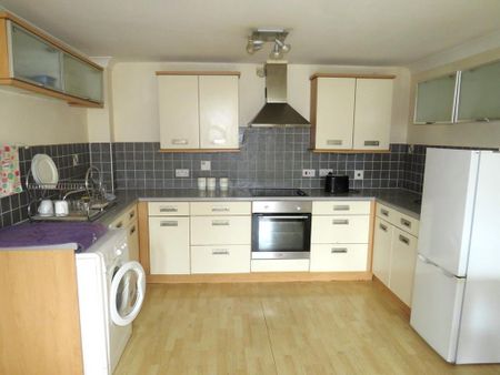 2 bedroom flat to rent - Photo 3