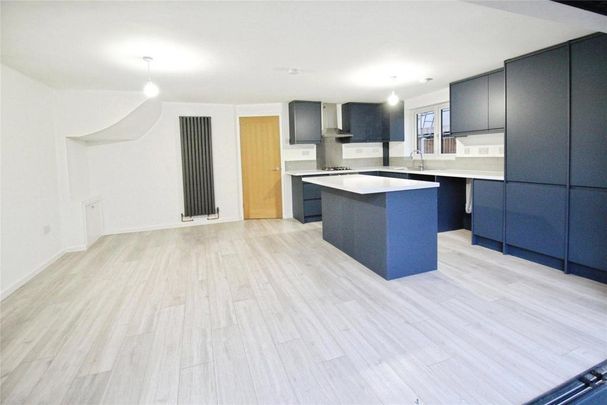 3 bedroom semi-detached house to rent - Photo 1