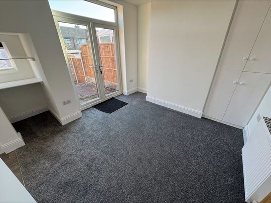 Market Street, Radcliffe, Manchester - Photo 1