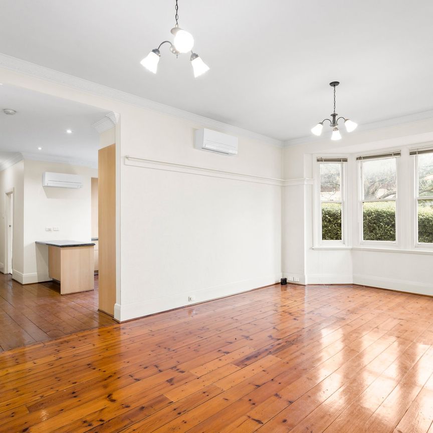 Charmingly Modern Parkside Style - Photo 1