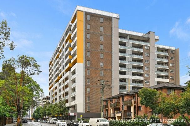 Luxury 1 Bedroom Apartment, Level 10 - Photo 1