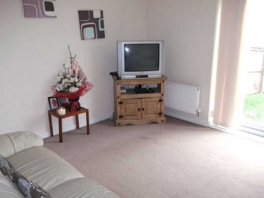 3 bed Semi-Detached - To Let - Photo 1