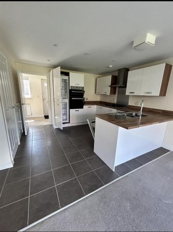 3 bedroom terraced house to rent - Photo 5