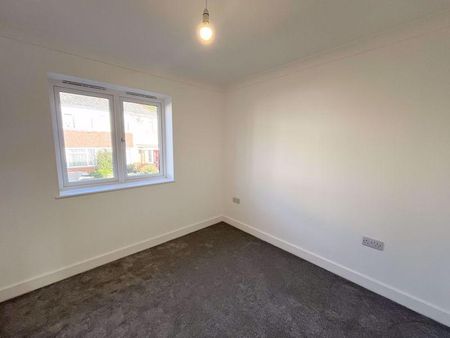 4 bedroom detached house to rent - Photo 4