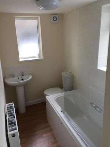 2 bedroom ground floor flat to rent - Photo 5