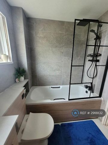 1 bedroom in a house share to rent - Photo 4