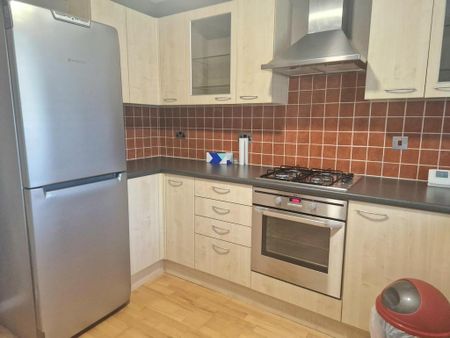 2 bedroom flat to rent - Photo 5