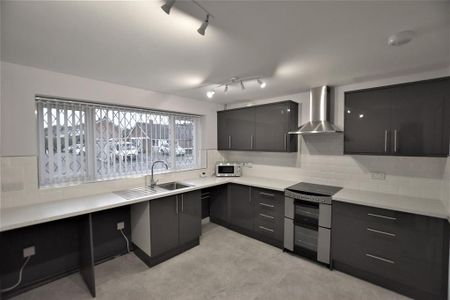 2 bedroom semi-detached house to rent - Photo 5