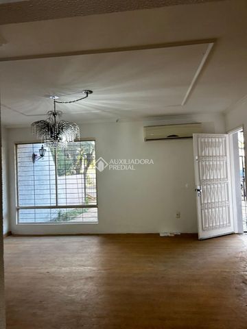 Casa com 3 quartos e 170m² para alugar em Chácara das Pedras, Porto Alegre. - Photo 2