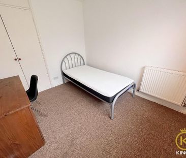 4 bedroom semi-detached house to rent - Photo 3