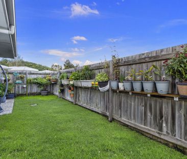 Spacious & Stylish Family Home in Parklakes - Photo 3