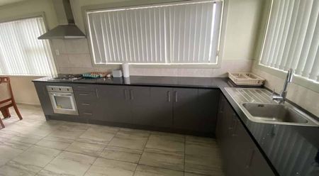 Fully Furnished 3-Bedroom Apartment – 1/24 Atkinson Ave, Otahuhu - Photo 3