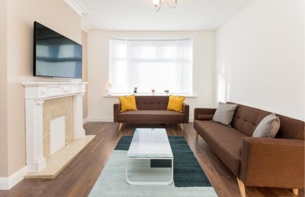 4 bedroom terraced house to rent - Photo 1