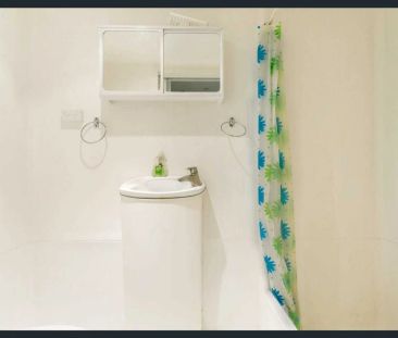 Modern 2-Bed, 2-Bath Apartment in the Heart of the City - Photo 6