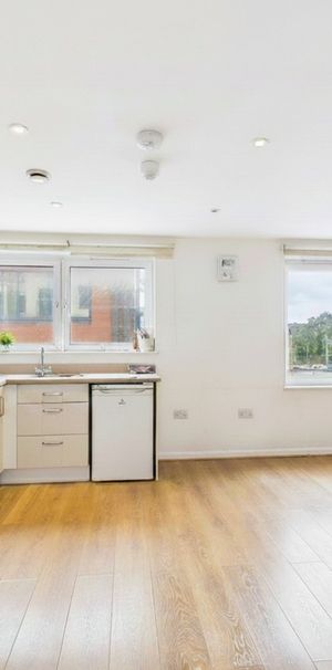 1 bedroom Flat in Stoke Road, Berkshire - Photo 1
