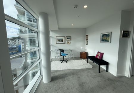 Large one bedroom apartment with sweeping views - Photo 3