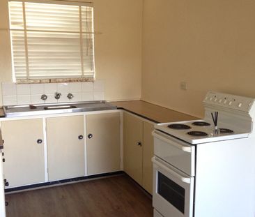 West Tamworth upstairs unit - Photo 3