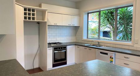 Orakei Four Bedrooms - Photo 5