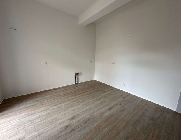 Alles NEU ! 1.OG mit Lift - Süd/West-Balkon - Bad mit Fenster/Wanne/Dusche u.v.m. - Foto 1
