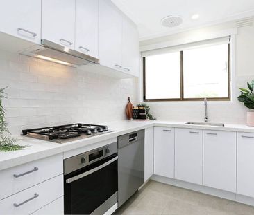 Modern Light-Filled Apartment in Sought-After Box Hill - Photo 4