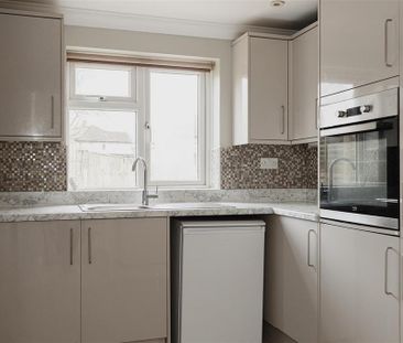 3 bedroom detached house to rent - Photo 3