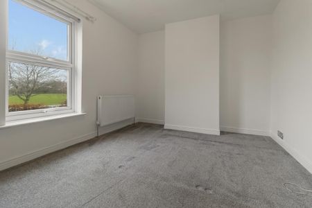 2 bedroom semi-detached house to rent - Photo 4