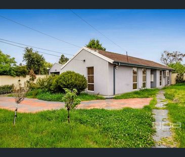13 Glenmaggie Court, Meadow Heights, Vic 3048 - Photo 4