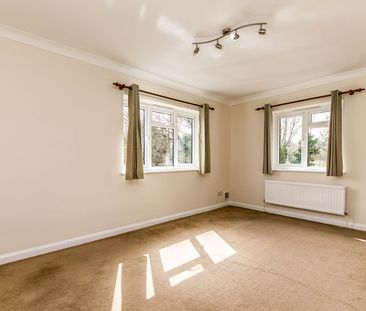 1 bedroom apartment to rent St. Catherines Court, 83 Eastwood Road,... - Photo 2