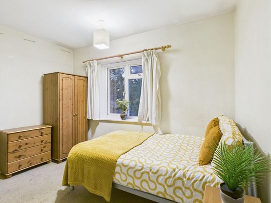 4 bedroom flat to rent - Photo 1