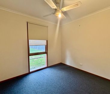 SPACIOUS 3 BEDROOM HOME! - Photo 2