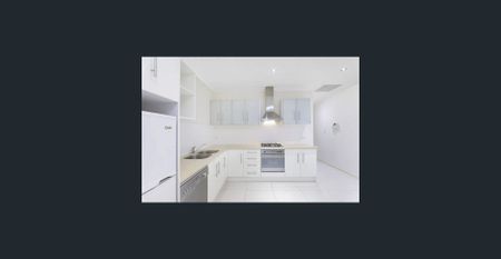 SPACIOUS 2 BEDROOM APARTMENT IN THE HEART OF CBD - Photo 3