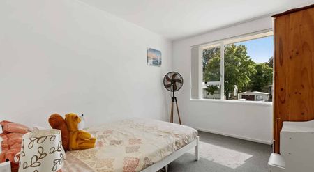 3 Bedroom Fully fenced -Available Now - Photo 4